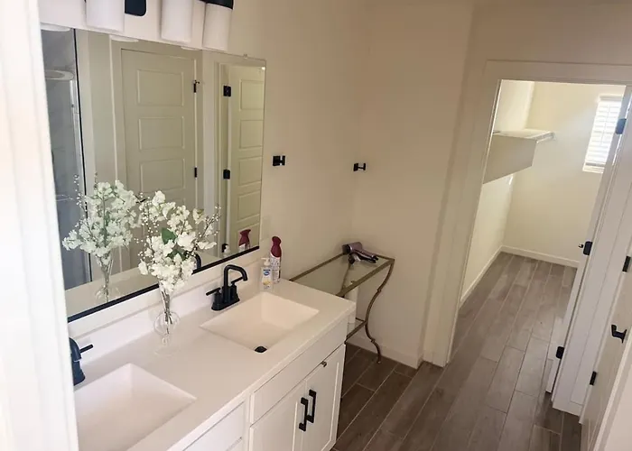 Luxury 5br With Private Heated Pool And Year Round Hot Tub Holiday home